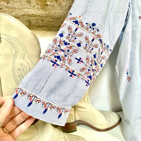 SOLD⭐️Prairie farmhouse boho embroidered tunic blouse/cover up w peasant feel - Picture 10 of 16